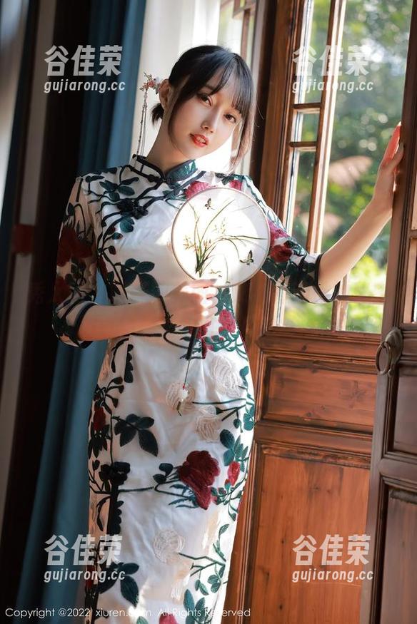 秀人网-艾小青 秀人网 - 暧昧的美图,艾小青和她的秘密表现得可真巧妙