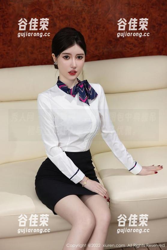 秀人网 - 经典再现，言沫的图包中典雅吊裙与丝足让人重新定义了优雅。