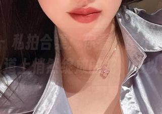 微密圈 – 私拍合集：你看，童小芯的白丝，像小道上悄然绽放的花，难以抗拒。