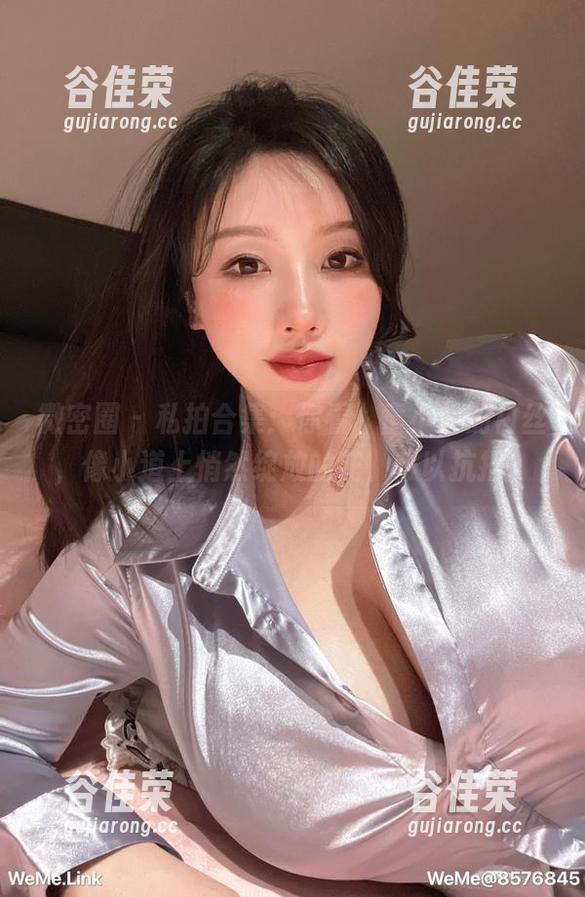 童小芯 微密圈 - 私拍合集:你看,童小芯的白丝,像小道上悄然绽放的花,难以抗拒。