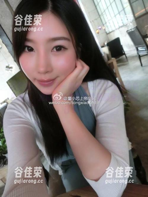 童小芯 微密圈 - 找到了一组童小芯在校服里的免费照片,我的脑海里瞬间满是那些青涩的日子。