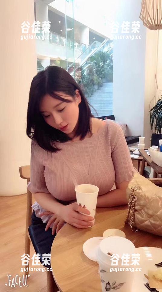 微密圈 - 童小芯的黑丝，轻描淡写的美图分享正好
