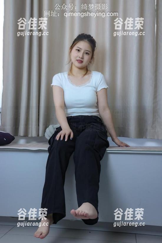 绮梦摄影-娜娜 绮梦摄影 - 原图在此,牛仔裤中的娜娜,资源谁说不能翻看?