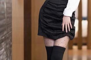 语画界 – 校服下的雅雯：免费套图让我思绪万千，真不想再想了！
