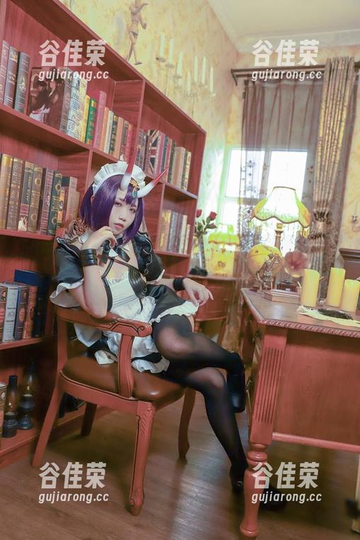 贞子蜜桃 贞子蜜桃的美腿作品集——腿真长,建议搭配束腰上衣,嘿嘿!