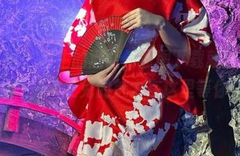 微密圈 – 陌生的酒红，原图下载就能拥有，轩子巨二兔的魅力在这里等你！