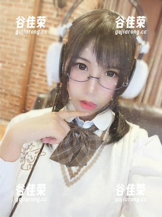 逐月Su 更新啦!逐月Su自宅jk,咱这是不出门的紧急美貌补给站!