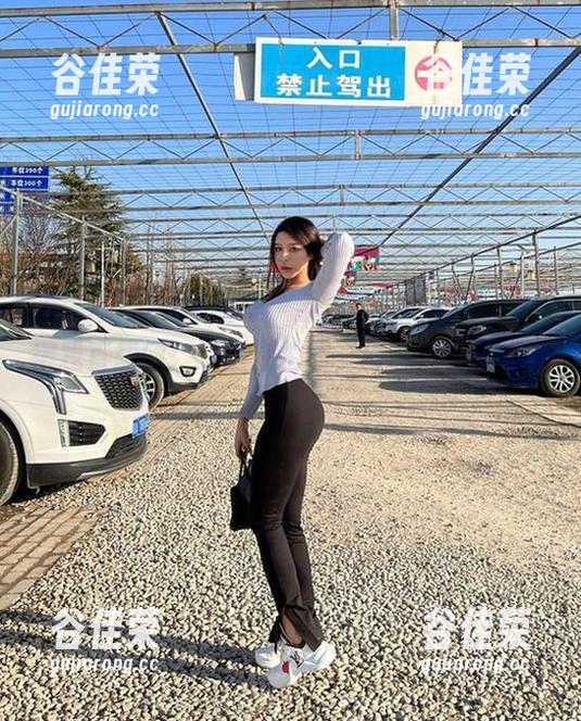微密圈 - 最新合集：金希儿穿白衬衫，看得我直想问：“谁在拍照，自己没有发现吗？”