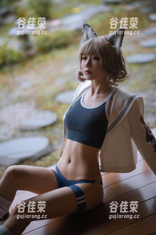 火花四溅的七夕？瞧瞧阿包也是兔娘的写真，突然觉得这个礼物盒里的东西可能很有戏...