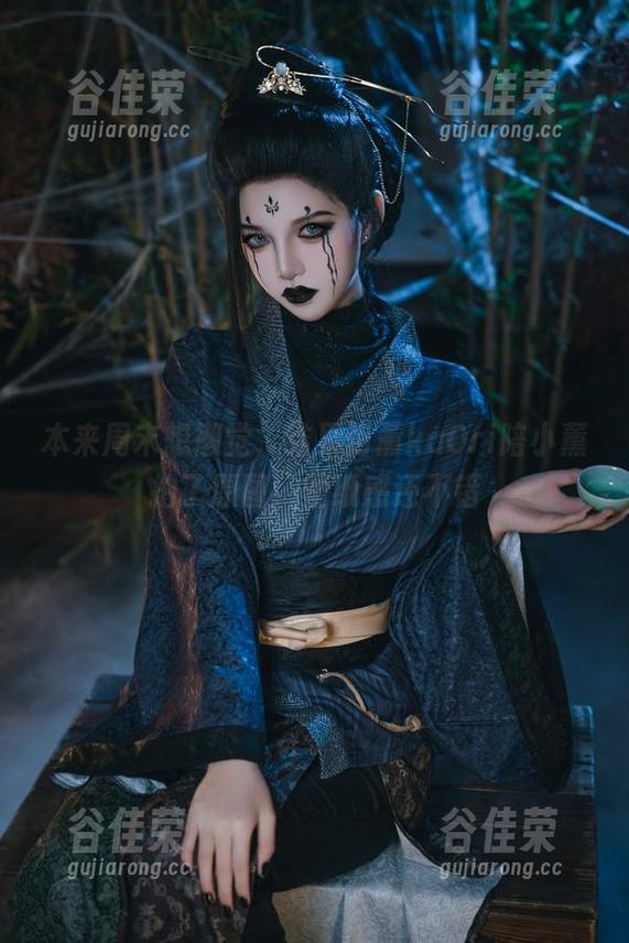 本来周末想懒觉，结果阿薰kaOri陪小薰拍了原图，壁纸感还不错