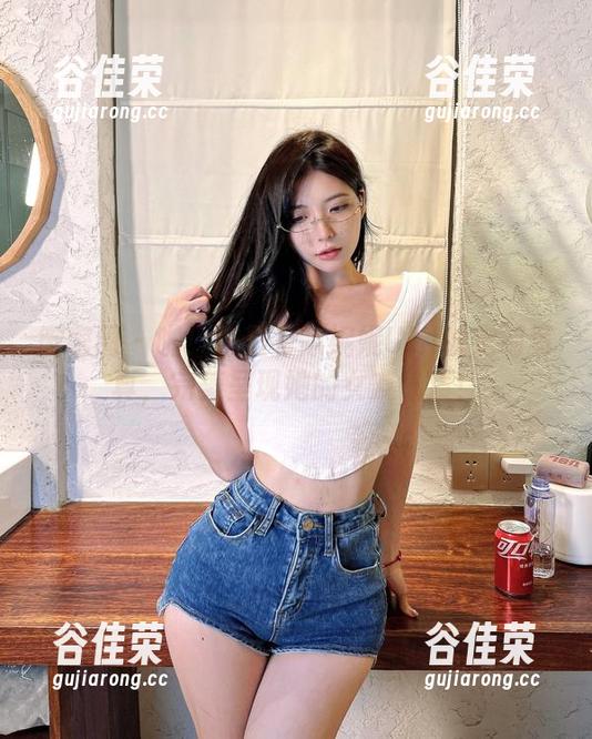 微密圈 - 啪！这里有陈妮妮UNI的定制写真，完美呈现她的女友气质！