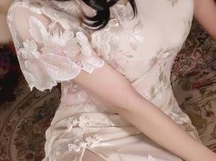 “韶陌陌”的修女写真——这难道是给谁看的壁纸？