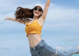 魅妍社 – 王曼妮好Q在职业装里的美图，感觉连壁纸都不忍心贴，得留着欣赏。