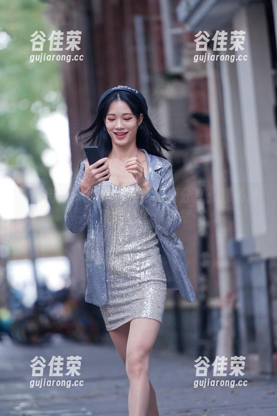 魔镜街拍-婷婷 魔镜街拍 - 婷婷的私拍资源分享:那条粉裙背后的工作日常