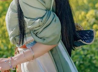 黏黏团子兔：只靠无圣光和女仆图集就能调动你的脑细胞，挺厉害的嘛！